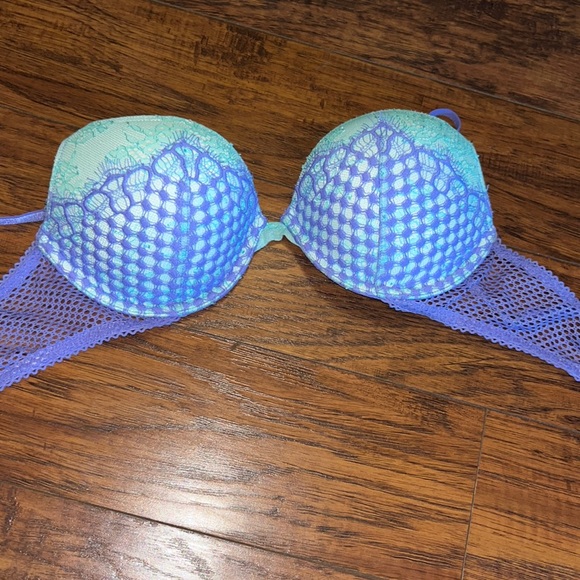 Victoria’s Secret push up bra 32d - Picture 1 of 3